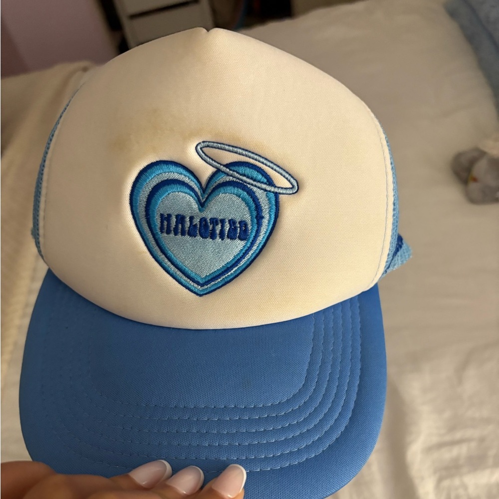 Women’s blue graphic trucker hat